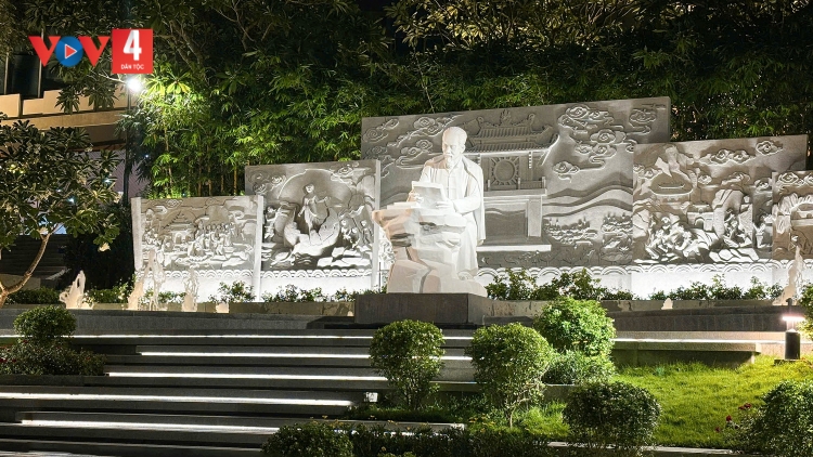 PA LƯIH TƯỢNG AVA HỒ ĐHỊ TANG THƯ VIỆN ĐÀ NẴNG