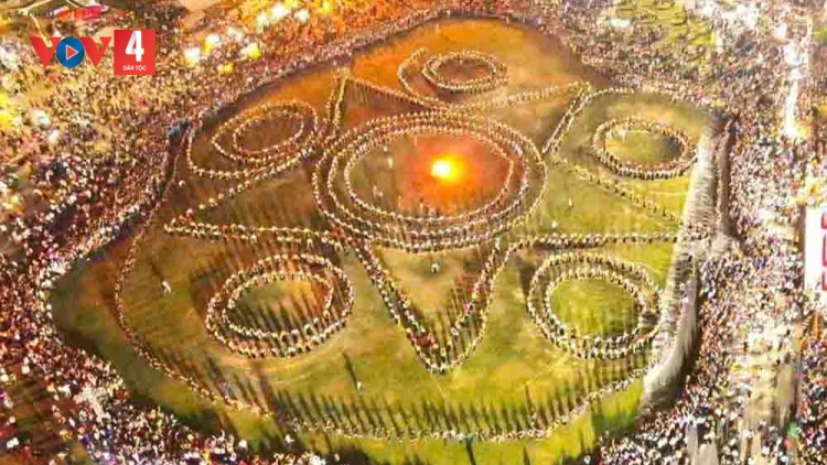 ĐHIÊR XÒE LÂH 2.500 CHA NĂC NĂC RÂU BHA LÂNG COH T’NGAY TẾT ĐỘC LẬP COH LAI CHÂU