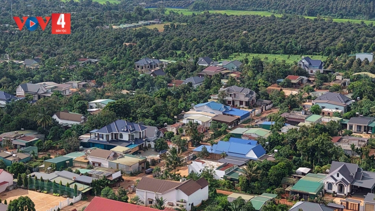 VÊÊL TỶ PHÚ COH ĐHĂM K’TIÊC RANG BAZAN