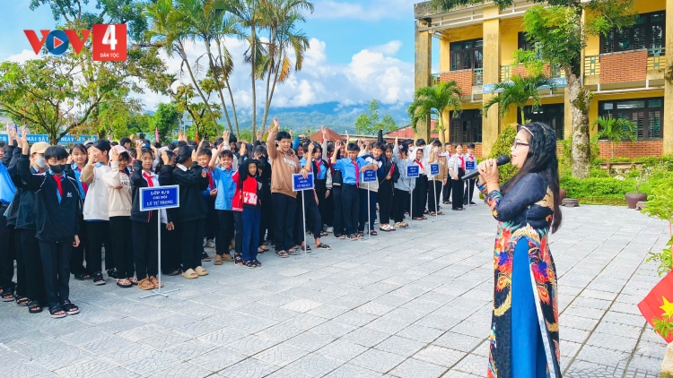 DA DING K’COONG THÀNH PHỐ HUẾ TƯƠC OOY C’MOO HỌC T’MÊÊ