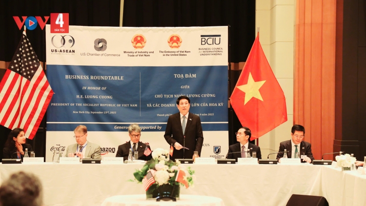 CHỦ TỊCH NƯỚC LƯƠNG CƯỜNG PÂH TỌA ĐÀM LÂNG APÊÊ DOANH NGHIỆP HOA KỲ