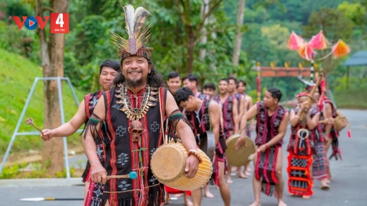 KHÚC HÁT ĐÔNG GIANG