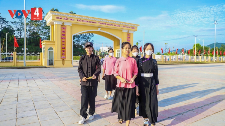 QUẢNG NINH PANG CHỎI BÚNG KHỎ SLON SLƯ ĐÂY