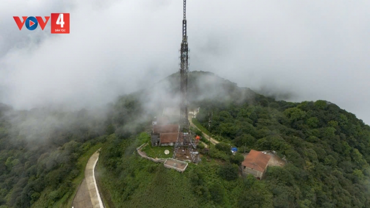 TỨ PHJA OẮC, SÓNG ĐÀI CẰM PHUỐI VIỆT NAM BÊN QUÂY