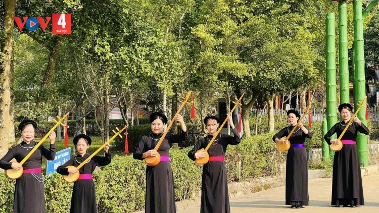 NOỌNG PHỤ NỰ PÂY TẦU ĐIẾP SLƯƠNG