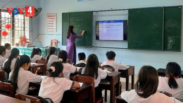 ĐƯƠI DUA CNTT OOY BH’RỢ GIẢNG DẠY COH DA DING K’COONG 