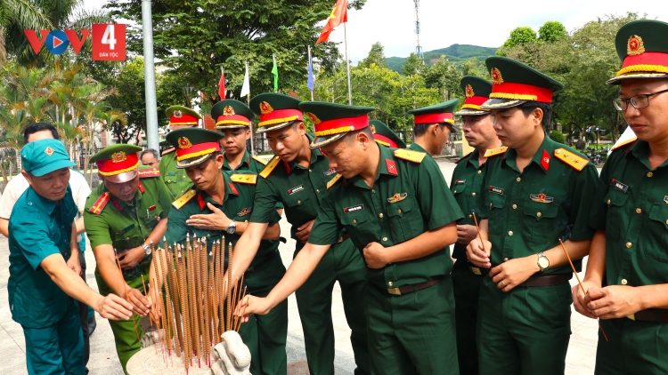 BẤC BH’RỢ THƯỚC TƯỚC HƠNH DEH 80 C’MOO T’NGAY TRUYỀN THỐNG LLVT QUÂN KHU 5