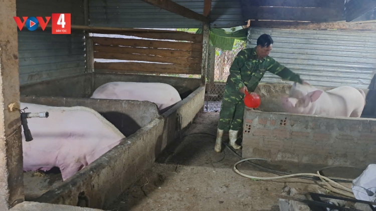 ĐẢNG VIÊN “GƯƠNG MẪU, LƯƠT L’LĂM ZOOI ĐHANUÔR K’COONG CH’NGAI, K’NOONG K’TIÊC TING T’NGAY TING PA DƯR PA K’RƠ