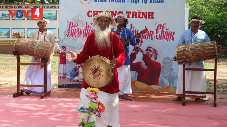 LIÊM PR’HAY NGHỆ THUẬT HÁT NGÂM ARIYA ÂNG MANƯIH CHĂM