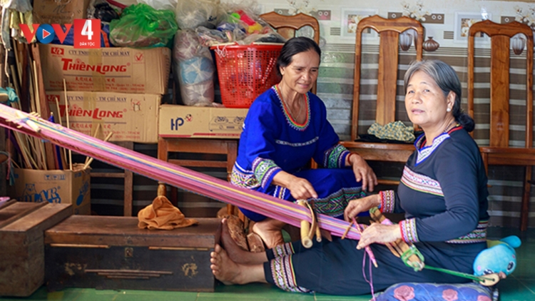 MANUYH PA DƯR BH’RỢ TAANH ADIN XƠ ĐĂNG