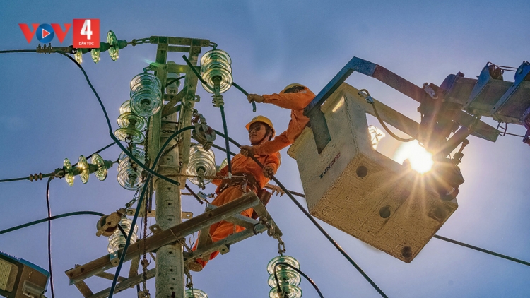 TỔNG CÔNG TY ĐIỆN LỰC MIỀN TRUNG: ZÂP C’MOO ĐƠC ĐOỌNG LÂH 10 TỶ ĐỒNG XƠỢNG BHRỢ TR’MÔNG TR’MEH ÂNG ĐHA NUÔR