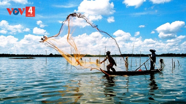 MIỀN TRUNG QUÊ MẸ