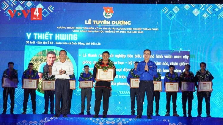 HƠNH DEH 27 CHA NẮC PR’CHẤC P’NIÊN TR’HAANH, TƠỢP BHRỢ CHA LIÊM CHOOM