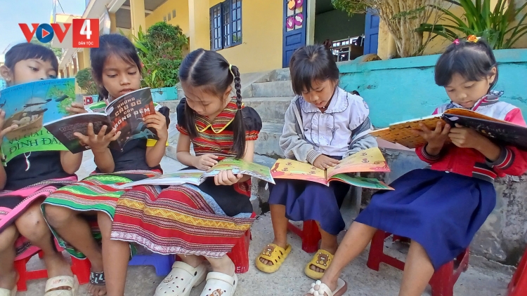 ZR’LỤ DA DING CA COONG ĐÀ NẴNG PA ZAY ĐOỌNG P’NIÊN HỌC TOONG T’NGAY