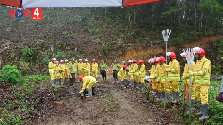 THÁI NGUYÊN CHẮP XẶP BẠI PẢN FÁP TẢNG LÀN FẦY MẨY