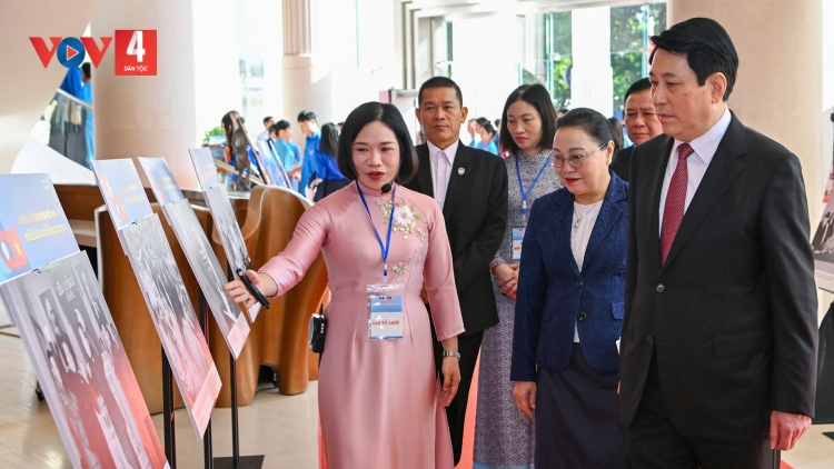 CHỦ TỊCH NƯỚC LƯƠNG CƯỜNG PÂH BHIỆC BHAN HƠNH DEH 50 C’MOO QUỐC KHÁNH LÀO LÂNG 105 C’MOO T’NGAY N’NIÊN CHỦ TỊCH KAYSONE PHOMVIHANE