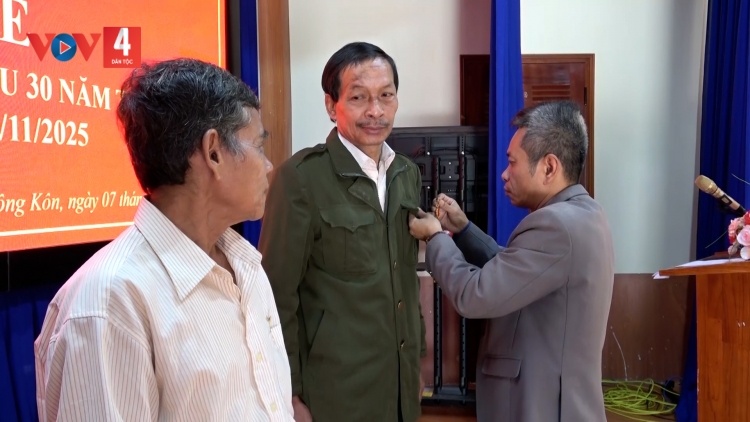 ĐẢNG ỦY CHR’VAL SÔNG KÔN CHER HUY HIỆU 30 C’MOO ĐẢNG