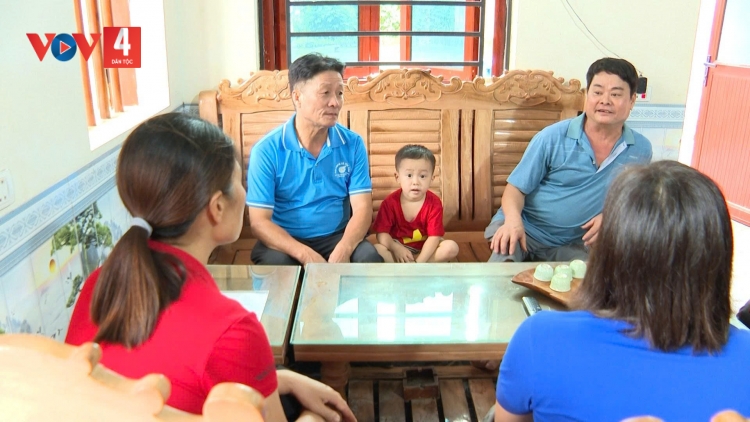 BÍ THƯ CHI BỘ VEL DAO LƯCH LOOM LÂNG BH’RỢ PA DƯR CHR’NĂP MR’CƠNH BHLƯA N’ĐIL LÂNG N’JƯIH