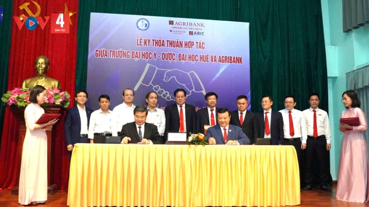 AGRIBANK KÝ KẾT LÂNG PAZÊNG TRƯỜNG ĐẠI HỌ Y- DƯỢC HUẾ, PA ĐƠP ĐOỌNG HỌC BỔNG 180 ỨC ĐỒNG