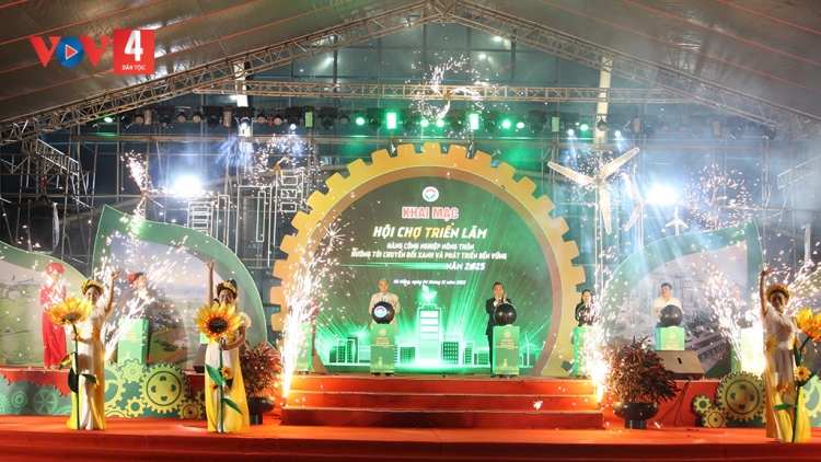 HỘI CHỢ TRIỂN LÃM HÀNG CÔNG NGHIỆP BHƯƠL CR’NOON T’HƯỚC OOY CH’NGAÁCH LIÊM LÂNG PA DƯR NHÂM MÂNG