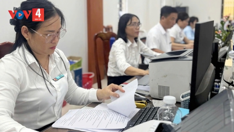 ĐOỌNG VĂ BÂC BHLÂNG 200 ƯC ĐỒNG CƠNH LÂNG CÁN BỘ, CÔNG CHỨC, MA NƯIH PA BHRỢ ZR’NĂH K’ĐHAP