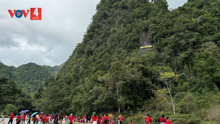 MÀ PÁC BÓ, TỈ BẢC HỒ MÀ ĐIN MƯỜNG HẾT CỐC CÁCH MẠNG VIỆT NAM