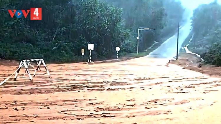 HUẾ: HR’LANG DA DING ĐHỊ CHR’VAL CHÂN MÂY - LĂNG CÔ