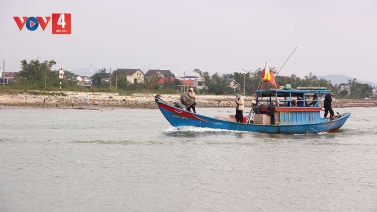 ĐHA NUÔR BƠƠN A XIU QUẢNG TRỊ RA PĂ G’LUH LƯƠT BIỂN, CHÔ PA CHĂP TƯƠC T’NGAY BẦU CỬ