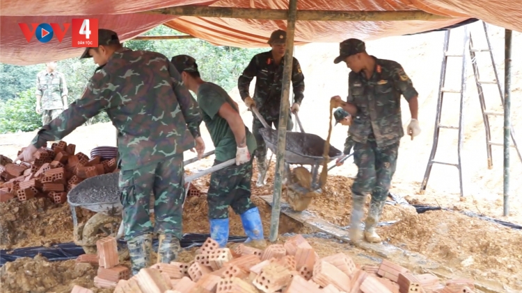 BỘ ĐỘI ĐÀ NẴNG TOONG T’NGAY HA DUM ZOOI ĐHA NUÔR CHOH ĐONG ĂT HƠNH TẾT