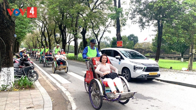 HUẾ: BHRỢ BẤC BH’RỢ HƠNH DEH ĐẢNG, HƠNH DEH HA PRUỐT BÍNH NGỌ