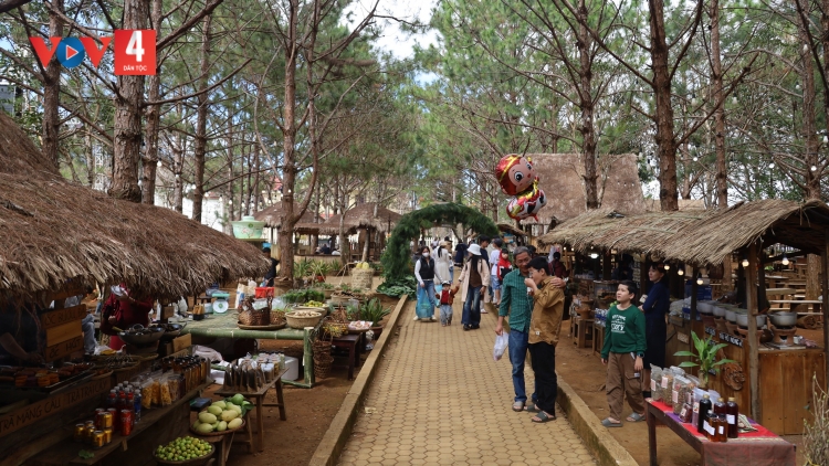 BƠƠN NĂL CHỢ PHIÊN MĂNG ĐEN XU BLU MA NƯIH BÊL TẾT DƯƠNG LỊCH 2026