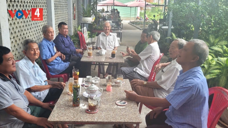 រូបមន្តសម្ងាត់នៃការរស់នៅបានយូររបស់មនុស្សចាស់នៅសង្កាត់ដាវថាញ់  