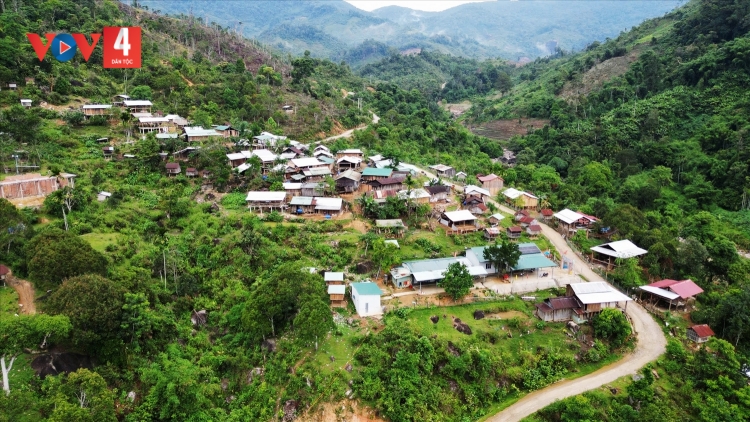 QUẢNG NGÃI: LÊY CHA MÊÊT C’LÂNG BH’RỢ ĐOỌNG ĐIỆN HA 238 PR’LOỌNG ĐHANUÔR ACOON COH VÊÊL TU THÔN, CHR’VAL MĂNG BÚT