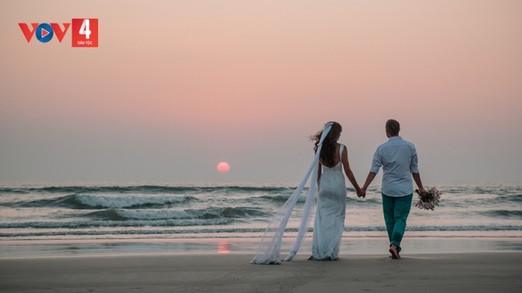 TÌNH YÊU Ở LẠI