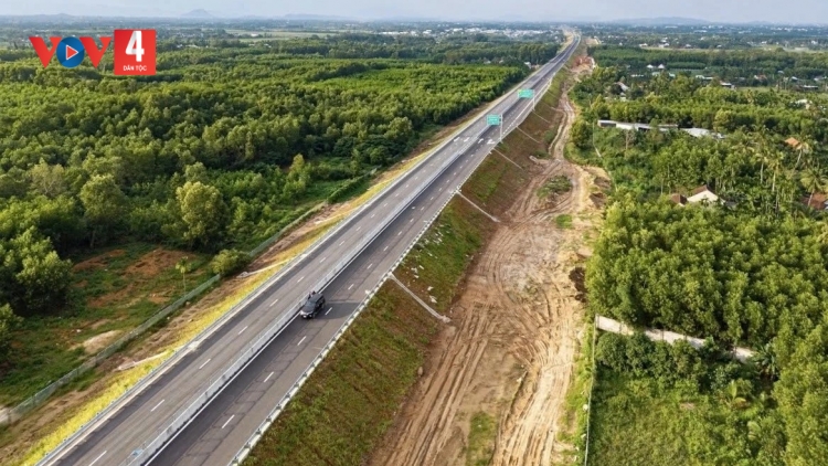 ĐOỌNG XE LƯƠT C’NĂT C’LÂNG LƯƠT ĐƠƠH QUẢNG NGÃI – HOÀI NHƠN TƠỢ 11 GIỜ T’NGAY 12/2