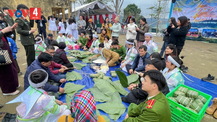 AU SLÌ XUÂN MÀ THÂNG KHOÁI DÚ BẢN PÙ LƯỜN, SLẢNH THÁI NGUYÊN