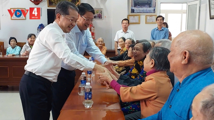 T’COOH NGUYỄN VĂN QUẢNG, BÍ THƯ TRUNG ƯƠNG ĐẢNG, CHÁNH ÁN TAND TỐI CAO HƠNH DEH TẾT ĐHỊ ĐÀ NẴNG
