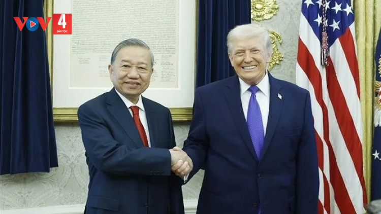 TỔNG BÍ THƯ TÔ LÂM TR’LUM LÂNG TỔNG THỐNG HOA KỲ DONALD TRUMP