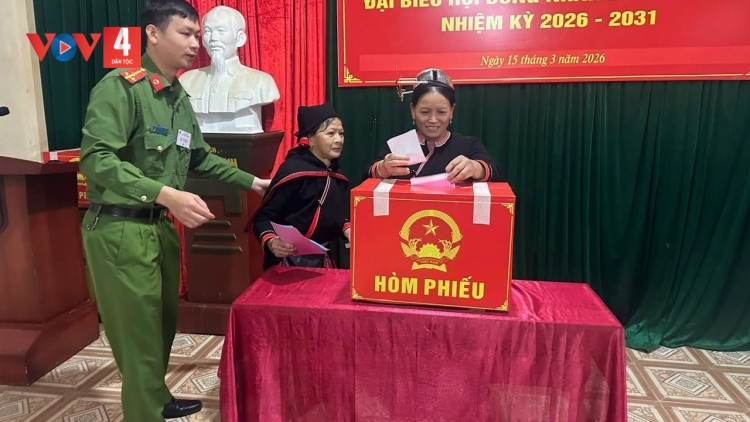 Pỉ noọng dú đin tỉ cách mạng Thái Nguyên chang pày bầu cử