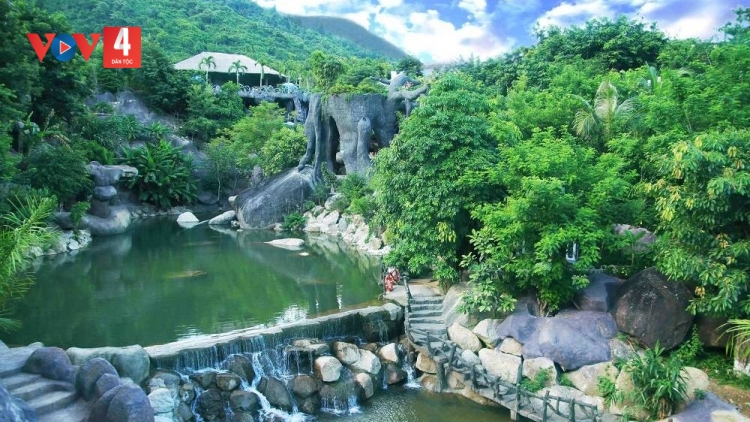 CÔNG VIÊN SUỐI KHOÁNG NÓNG NÚI THẦN TÀI