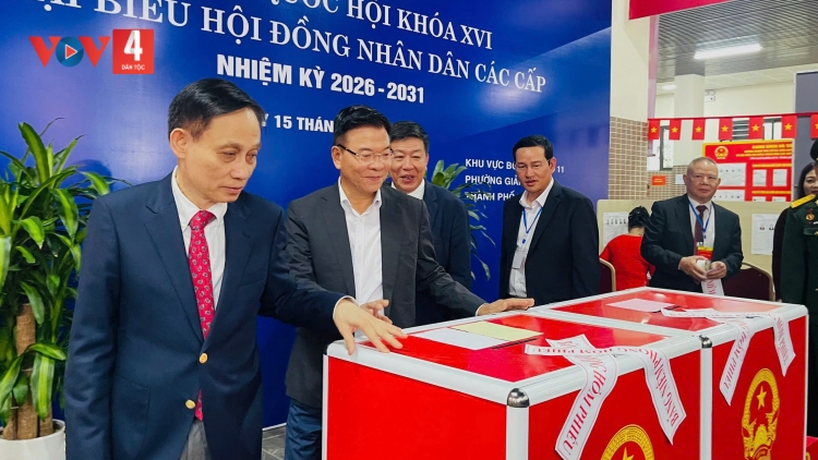 PHÓ THỦ TƯỚNG LÊ THÀNH LONG LÂNG BỘ TRƯỞNG LÊ HOÀI TRUNG T’MOỌT PHIẾU ĐHỊ ZR’LỤ BẦU CỬ GIẢNG VÕ