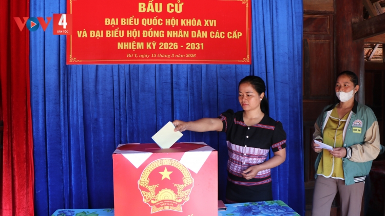 CỬ TRI “P’LEH PÊÊ ĐÔNG DƯƠNG” R’RỘ R’RĂM T’NGAY BẦU CỬ