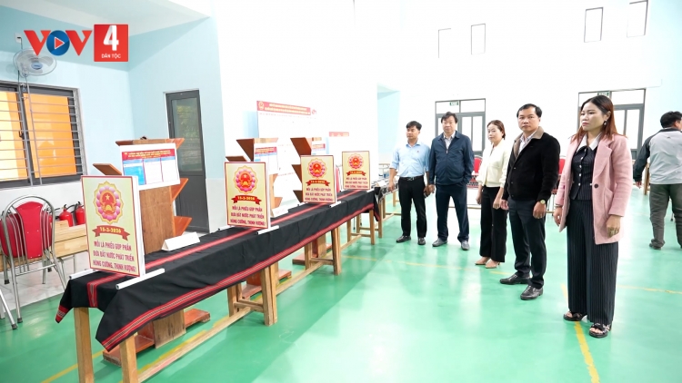 BH’CỘ CHR’VAL A VƯƠNG LƯỚT CHA MÊỆT PA GHIT BH’RỢ RA VĂNG BẦU CỬ