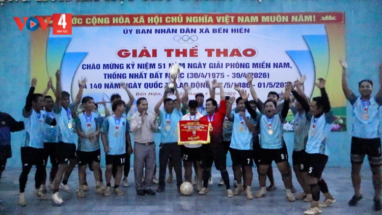 BẾN HIÊN: BHRỢ CHA NER BÓNG ĐÁ PÂN JƯIH HƯNH DEH BHIÊC BHAN T’NGAY 30/4 LÂNG 1/5