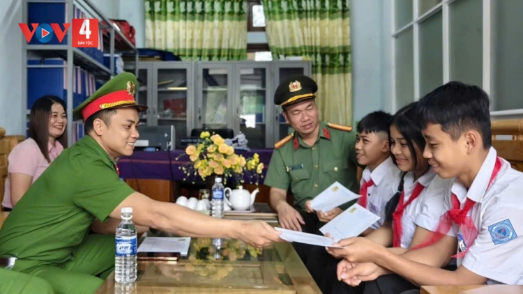 MANƯIH CHIẾN SĨ CÔNG AN ZAY TA NIH LÂNG BH’RỢ ĐOÀN