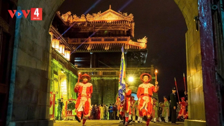 HUẾ LOỌNG P’LOỌNG ĐẠI NỘI COH HA DUM ĐOỌNG TA MOOI MOOT LÊY