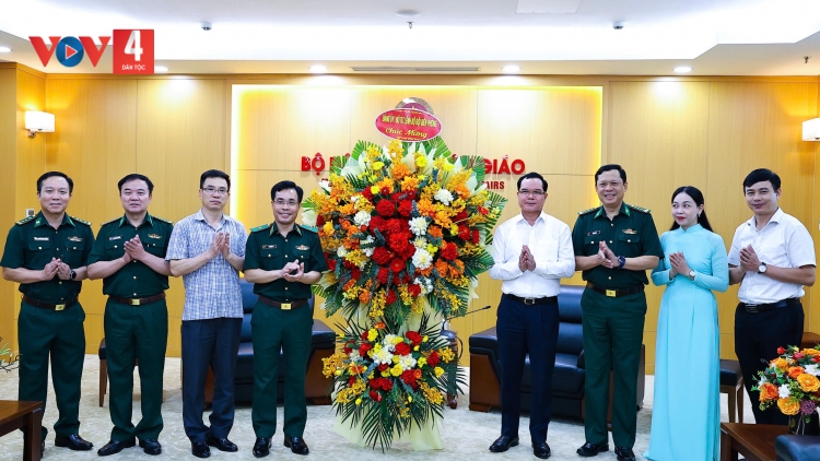 Đảng ủy, Bộ Tư lệnh Bộ đội Biên phòng chúc mừng Bộ Dân tộc và Tôn giáo nhân Ngày truyền thống