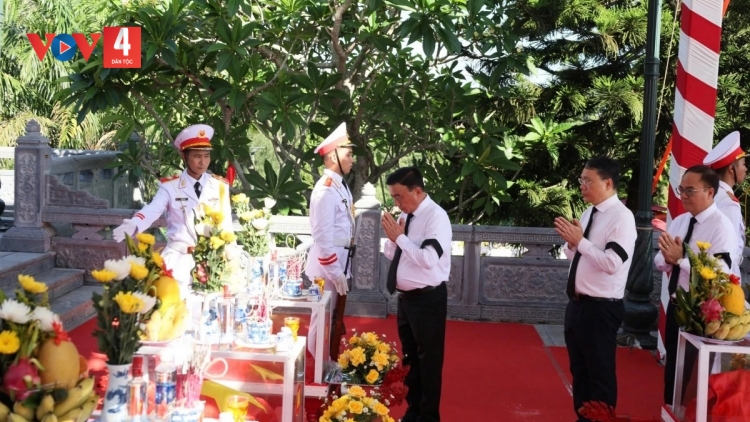 THƯỜNG TRỰC BAN BÍ THƯ TRẦN CẨM TÚ PÂH ĐHR’NIÊNG C’LÊNG, TẬP N’HANG LIỆT SĨ ĐHỊ TỈNH HÀ TĨNH