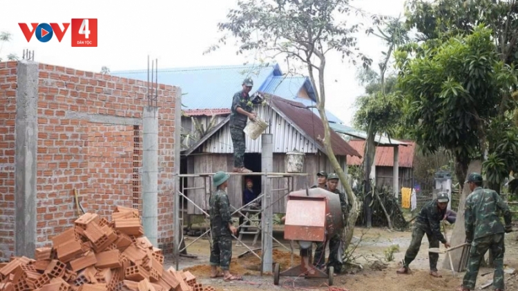 GIA LAI K’RONG PAZÊNG QUÂN ĐỘI BHRỢ T’MÊÊ LÂNG BHR’LẬ PA LIÊM 76 ĐHR’NONG ĐONG ĂT HA MANUYH VÊY G’LÊÊH C’RƠ LÂNG CÁCH MẠNG