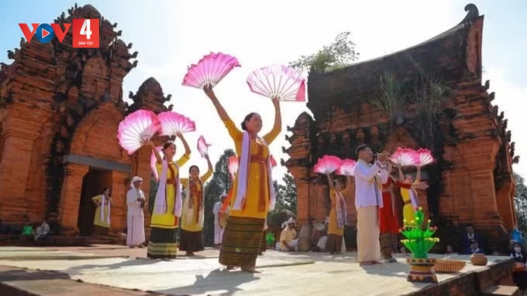 T’NGAY BHIỆC BHAN VĂN HÓA CHĂM BƠƠN TA BHRỢ ĐƠƠNG CHR’NĂP CẤP K’TIẾC K’RUUNG